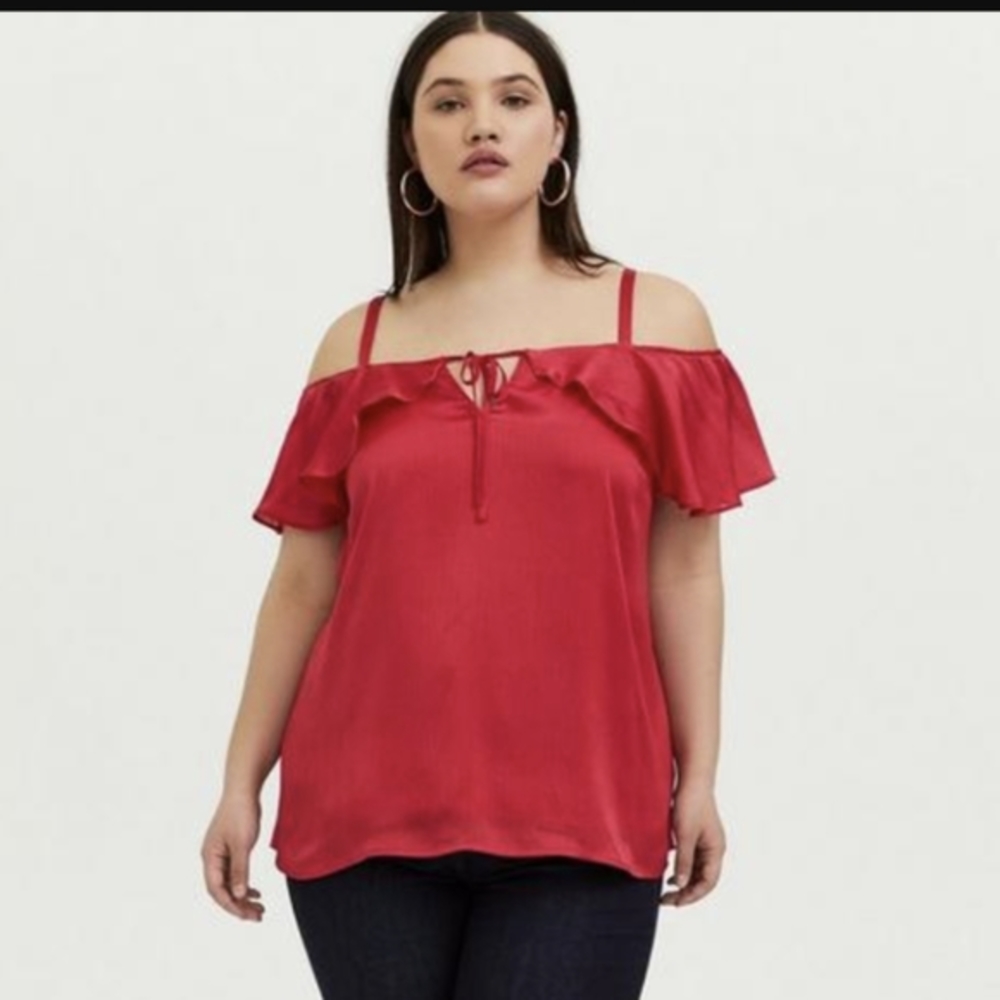 Cold Shoulder Top Size 4 NWT by Torrid NEW